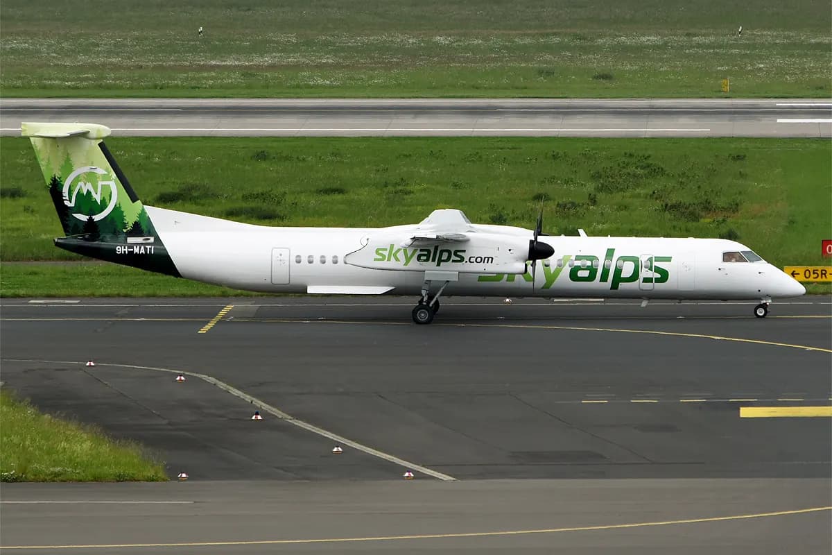 De Havilland Canada Dash 8-400 in SkyAlps livery