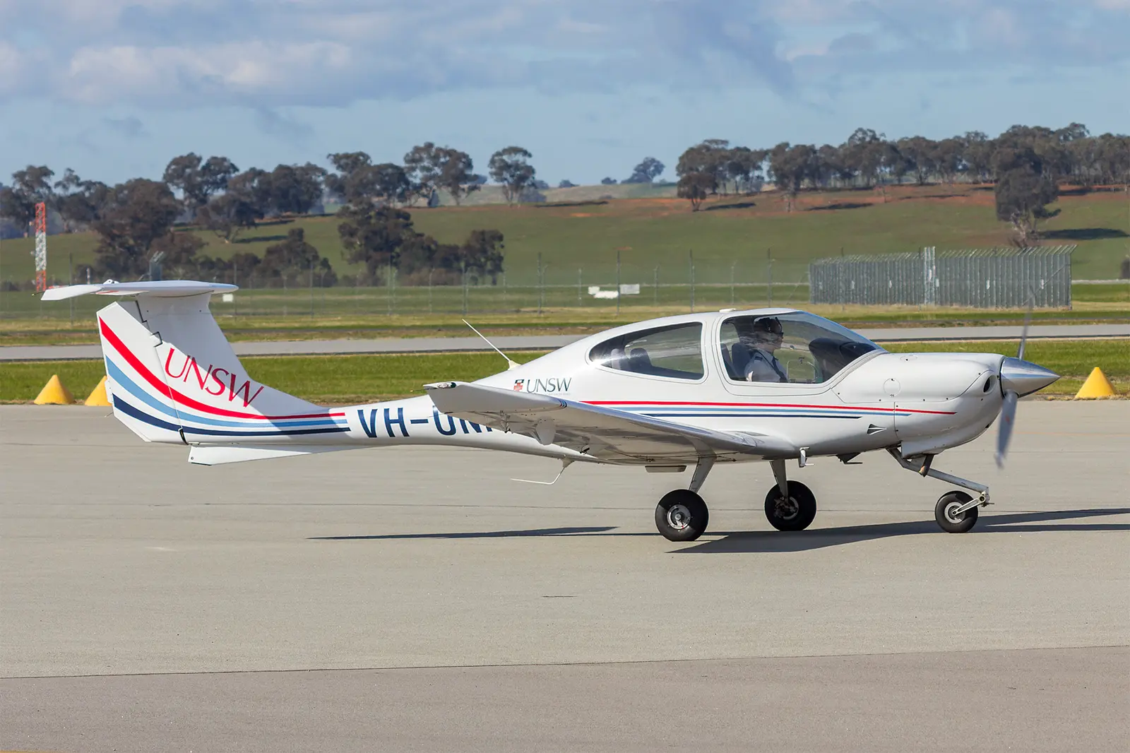 Diamond DA40 training aircraft at Wagga Wagga Airport